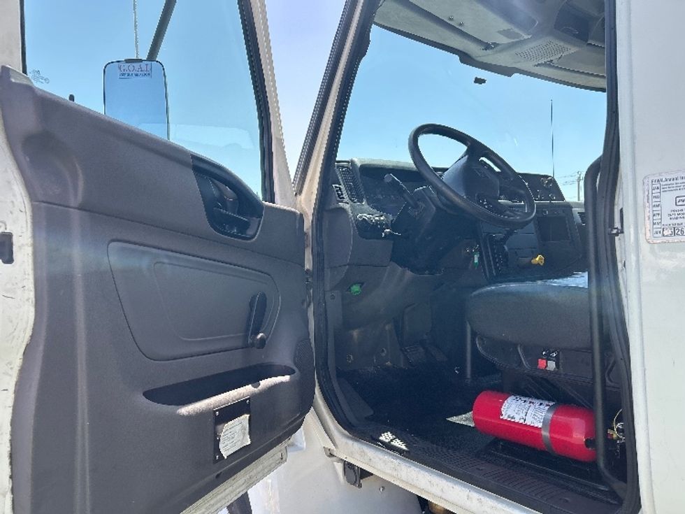 Medium Duty Box Truck-Light and Medium Duty Trucks-International-2020-MV607-Las Vegas-NV-213,456\n\t\tmiles-$ 41,000 - Image 16