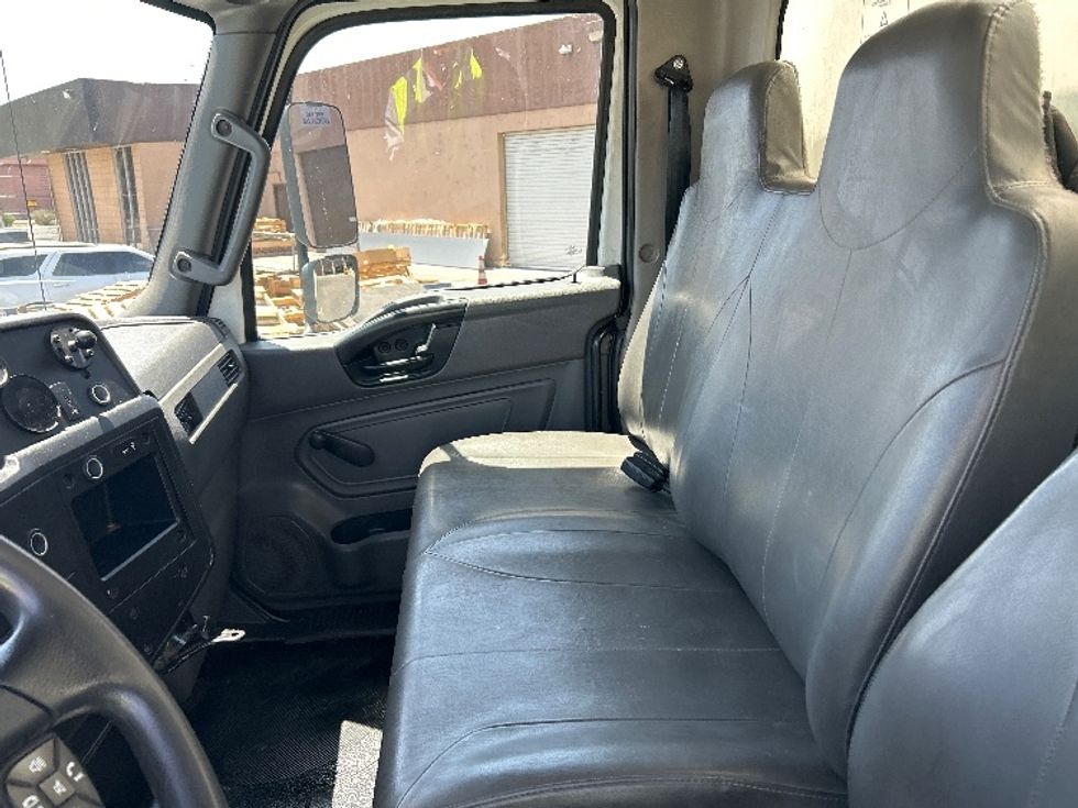Medium Duty Box Truck-Light and Medium Duty Trucks-International-2020-MV607-Las Vegas-NV-213,456\n\t\tmiles-$ 41,000 - Image 19