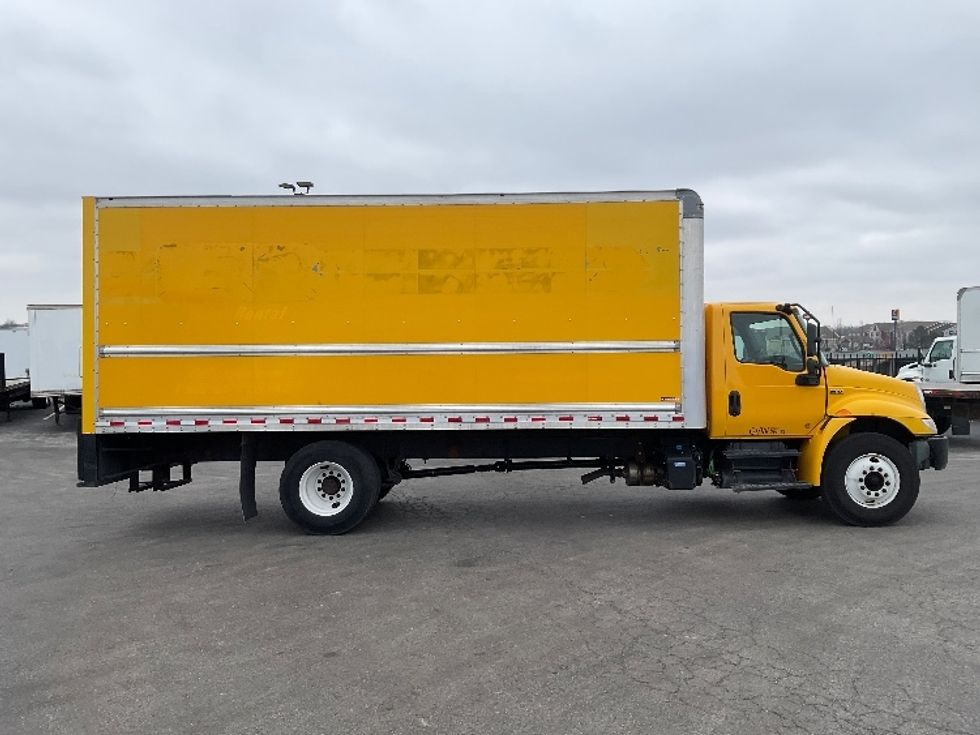 Medium Duty Box Truck-Light and Medium Duty Trucks-International-2020-MV607-Lenexa-KS-175,346\n\t\tmiles-$ 32,500 - Image 15