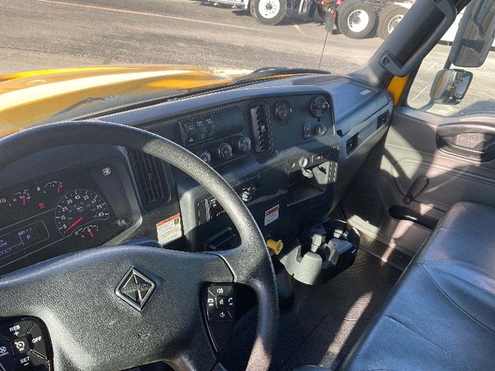 Medium Duty Box Truck-Light and Medium Duty Trucks-International-2020-MV607-Lenexa-KS-175,346\n\t\tmiles-$ 32,500 - Image 17