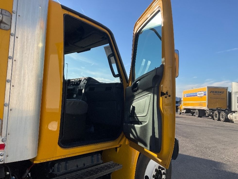Medium Duty Box Truck-Light and Medium Duty Trucks-International-2020-MV607-Lenexa-KS-175,346\n\t\tmiles-$ 32,500 - Image 20