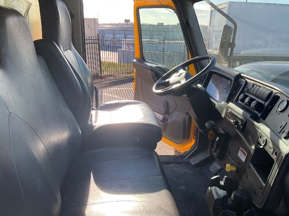 Medium Duty Box Truck-Light and Medium Duty Trucks-International-2020-MV607-Lenexa-KS-175,346\n\t\tmiles-$ 32,500 - Image 22