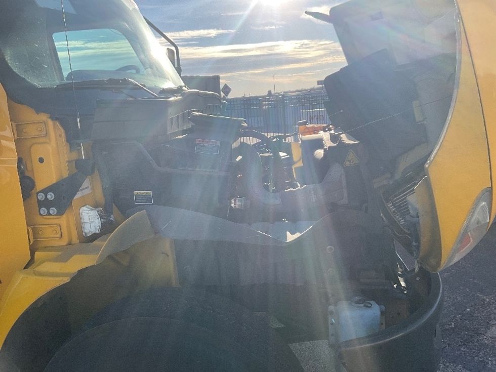 Medium Duty Box Truck-Light and Medium Duty Trucks-International-2020-MV607-Lenexa-KS-175,346\n\t\tmiles-$ 32,500 - Image 23