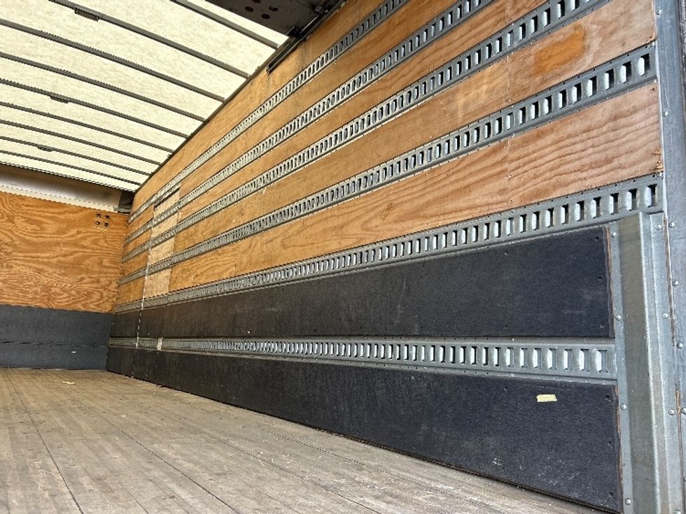 Medium Duty Box Truck-Light and Medium Duty Trucks-International-2020-MV607-Linden-NJ-123,130\n\t\tmiles-$ 64,500 - Image 12