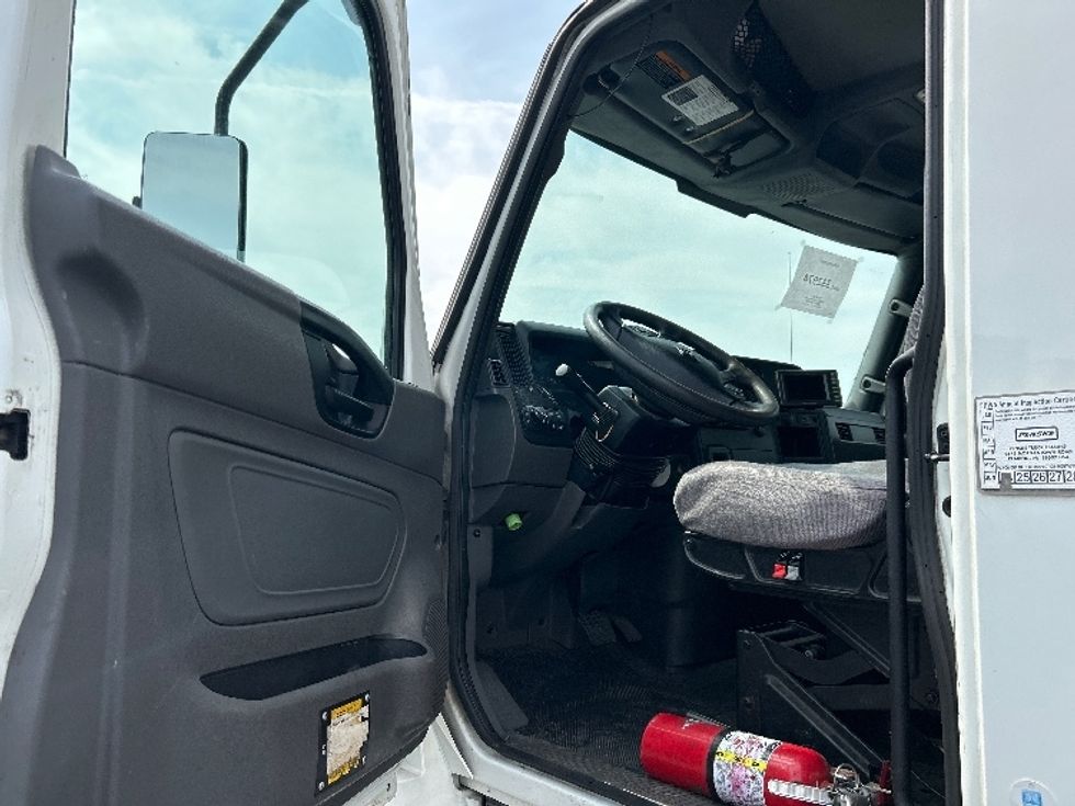 Medium Duty Box Truck-Light and Medium Duty Trucks-International-2020-MV607-Linden-NJ-123,130\n\t\tmiles-$ 64,500 - Image 16