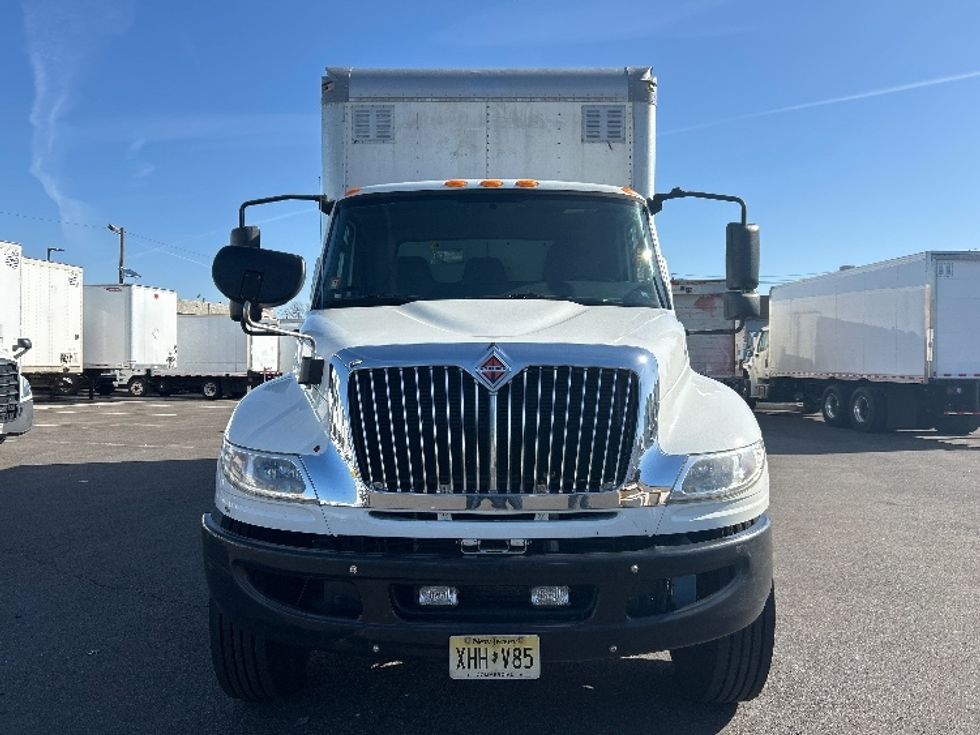 Medium Duty Box Truck-Light and Medium Duty Trucks-International-2020-MV607-Linden-NJ-155,720\n\t\tmiles-$ 60,750 - Image 2