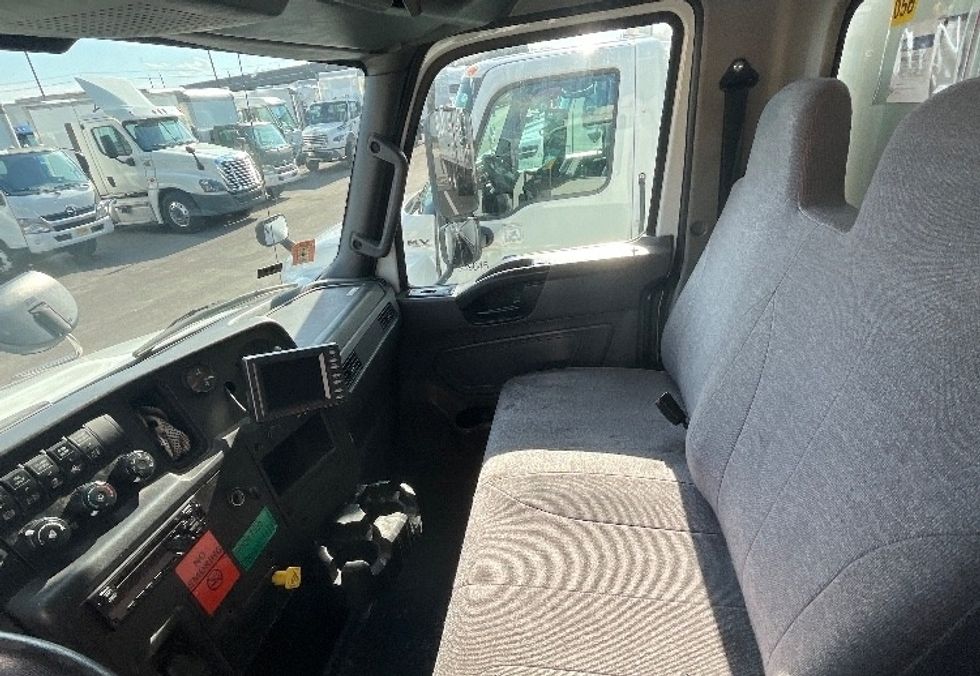 Medium Duty Box Truck-Light and Medium Duty Trucks-International-2020-MV607-Linden-NJ-155,898\n\t\tmiles-$ 60,750 - Image 18
