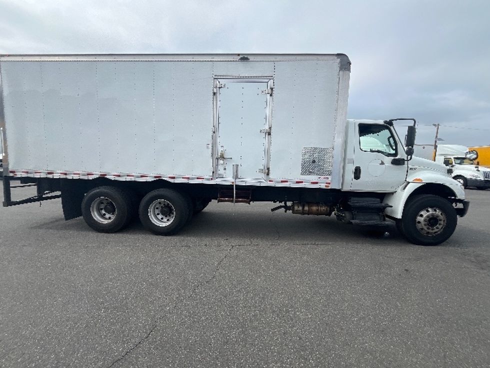 Medium Duty Box Truck-Light and Medium Duty Trucks-International-2020-MV607-Linden-NJ-166,120\n\t\tmiles-$ 58,250 - Image 14