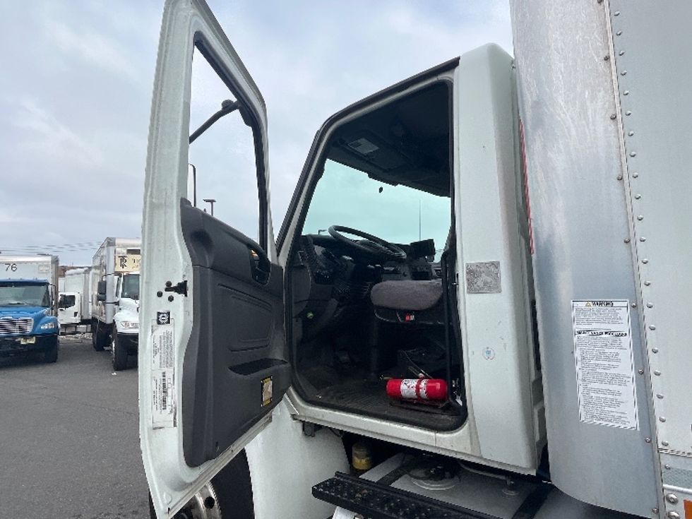 Medium Duty Box Truck-Light and Medium Duty Trucks-International-2020-MV607-Linden-NJ-166,120\n\t\tmiles-$ 58,250 - Image 15