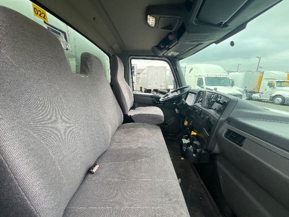 Medium Duty Box Truck-Light and Medium Duty Trucks-International-2020-MV607-Linden-NJ-166,120\n\t\tmiles-$ 58,250 - Image 21