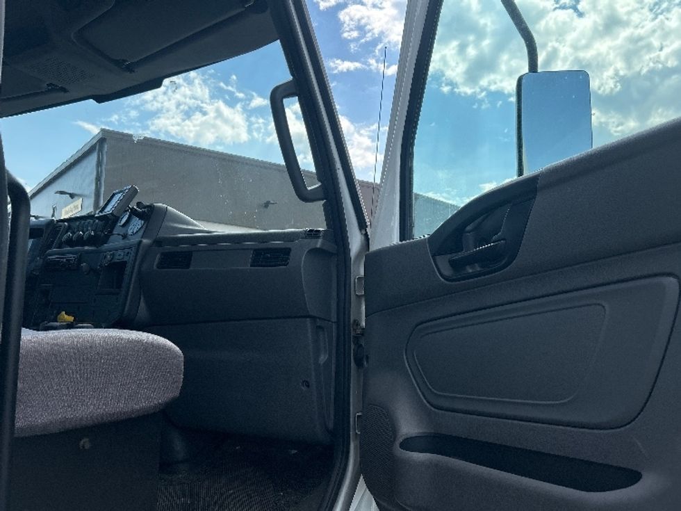 Medium Duty Box Truck-Light and Medium Duty Trucks-International-2020-MV607-Linden-NJ-172,271\n\t\tmiles-$ 57,500 - Image 20