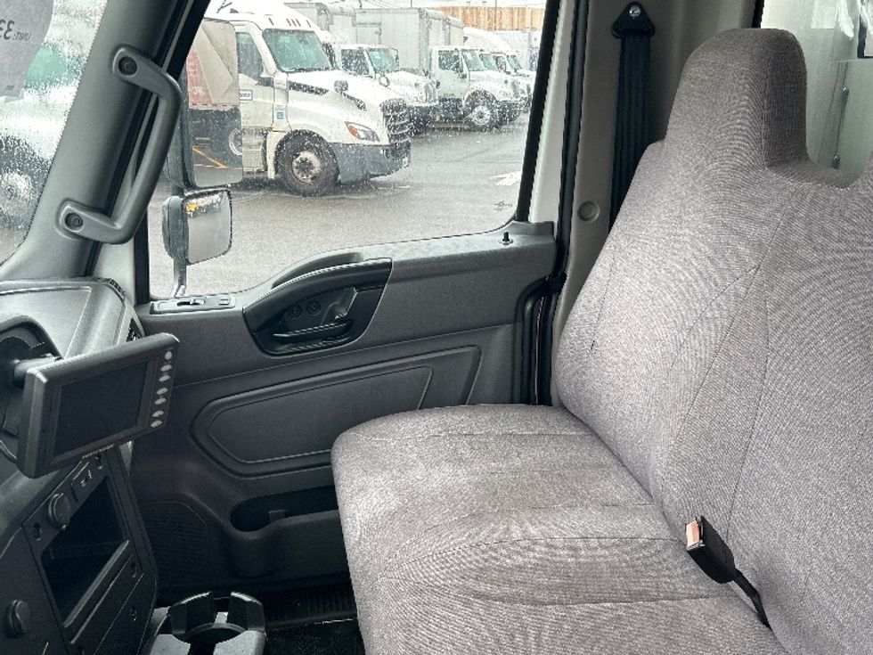 Medium Duty Box Truck-Light and Medium Duty Trucks-International-2020-MV607-Linden-NJ-181,700\n\t\tmiles-$ 55,750 - Image 19