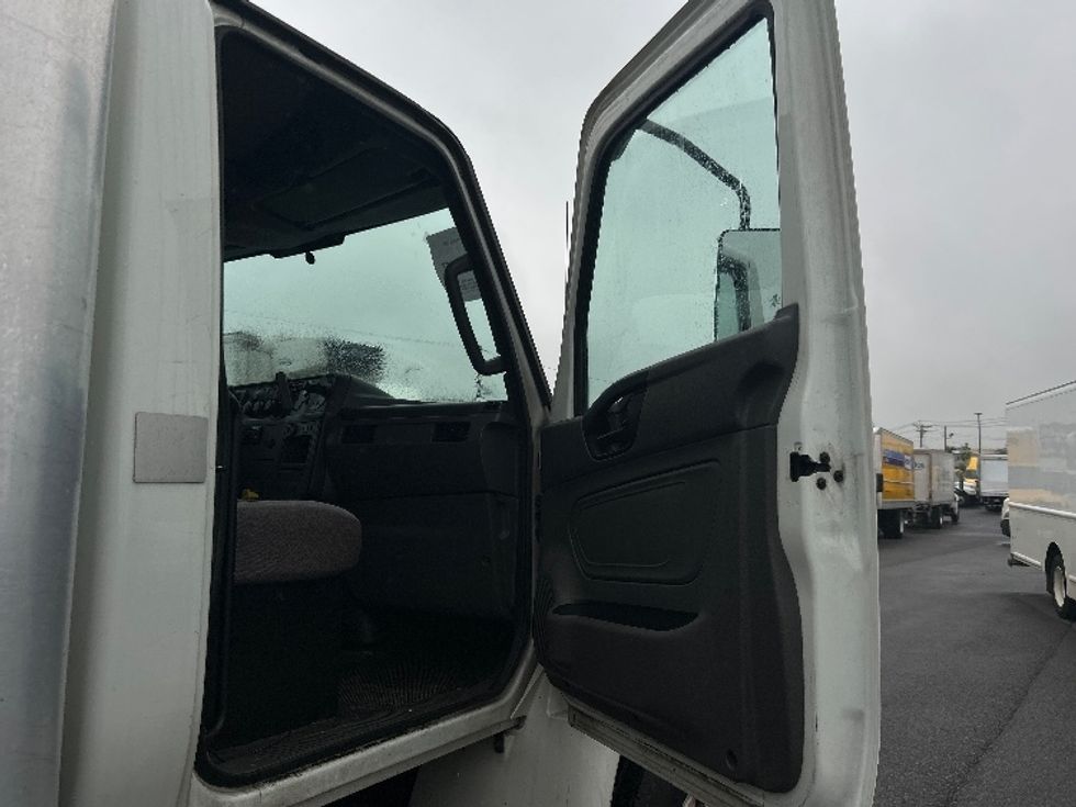 Medium Duty Box Truck-Light and Medium Duty Trucks-International-2020-MV607-Linden-NJ-181,700\n\t\tmiles-$ 55,750 - Image 20