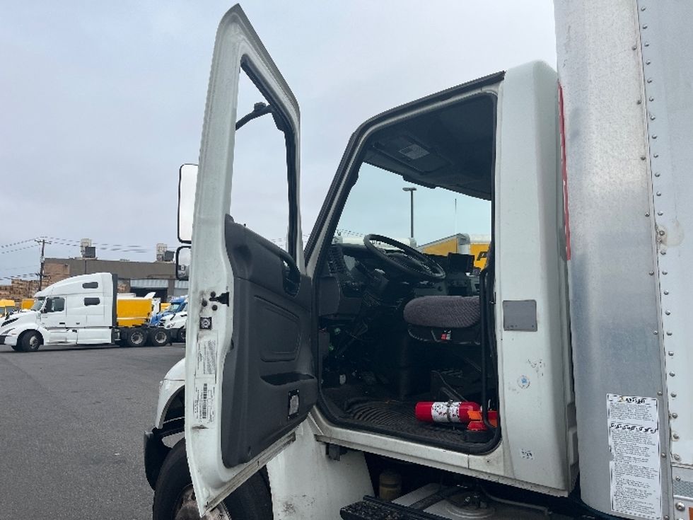 Medium Duty Box Truck-Light and Medium Duty Trucks-International-2020-MV607-Linden-NJ-182,513\n\t\tmiles-$ 39,750 - Image 15
