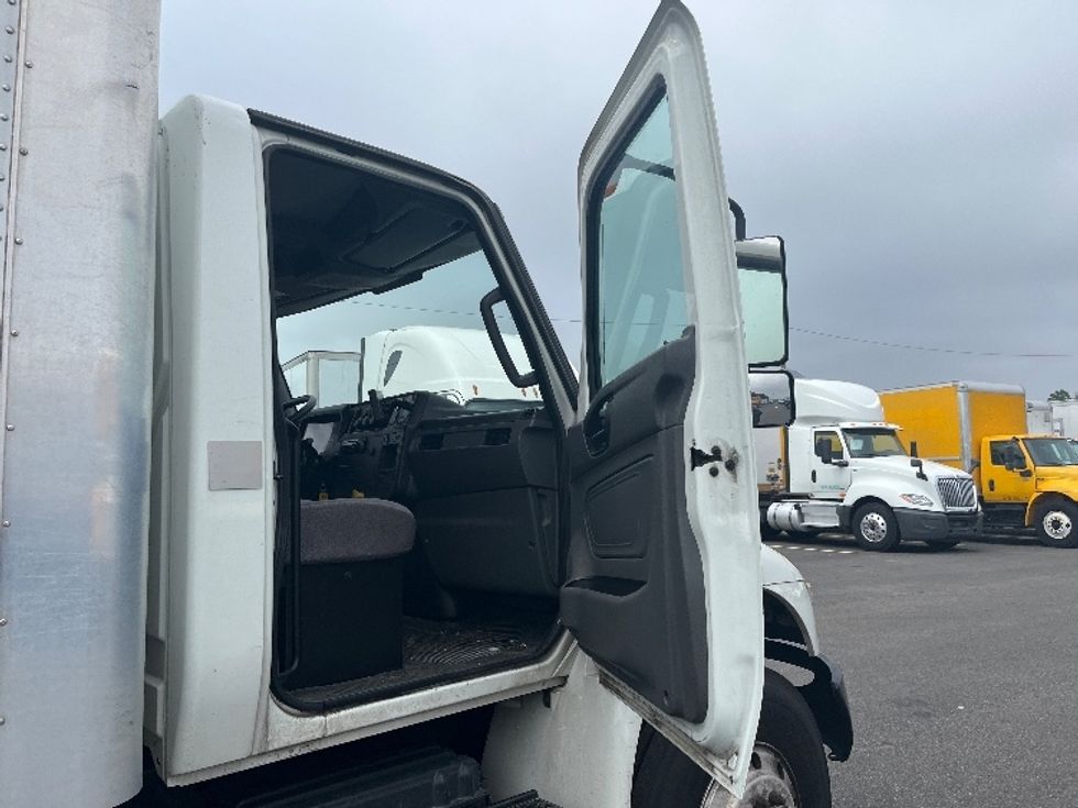 Medium Duty Box Truck-Light and Medium Duty Trucks-International-2020-MV607-Linden-NJ-182,513\n\t\tmiles-$ 39,750 - Image 19