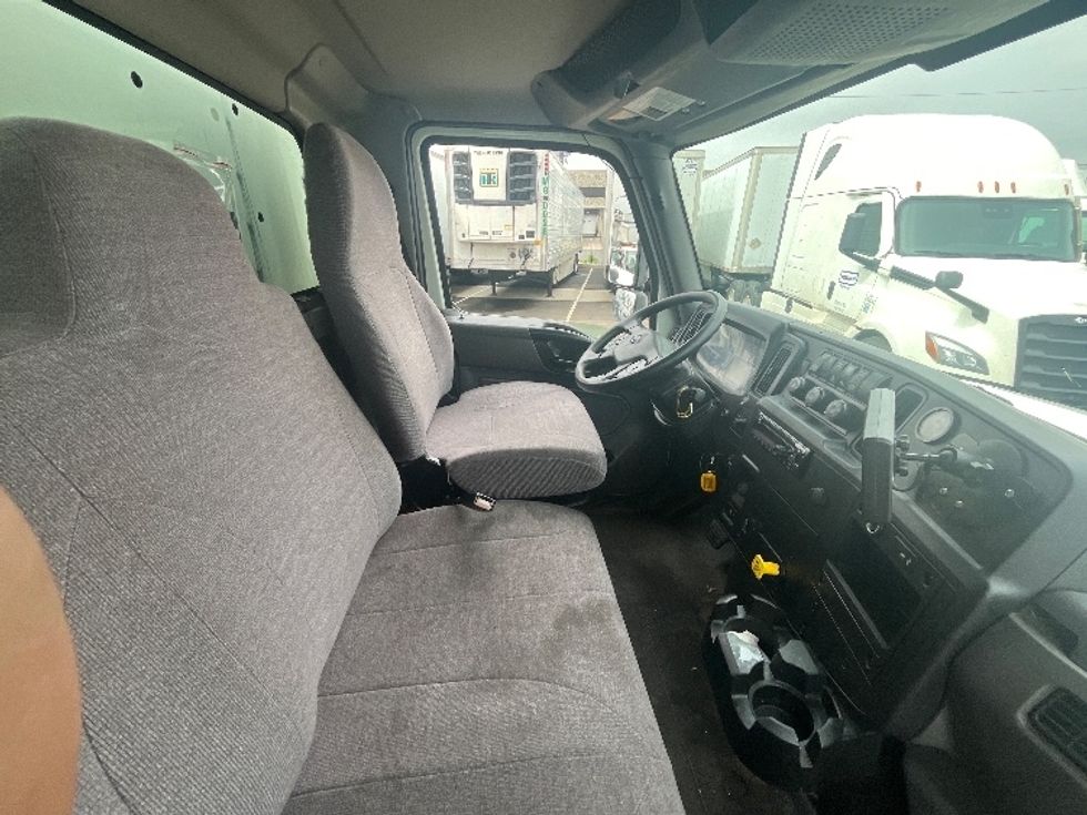 Medium Duty Box Truck-Light and Medium Duty Trucks-International-2020-MV607-Linden-NJ-182,513\n\t\tmiles-$ 39,750 - Image 21