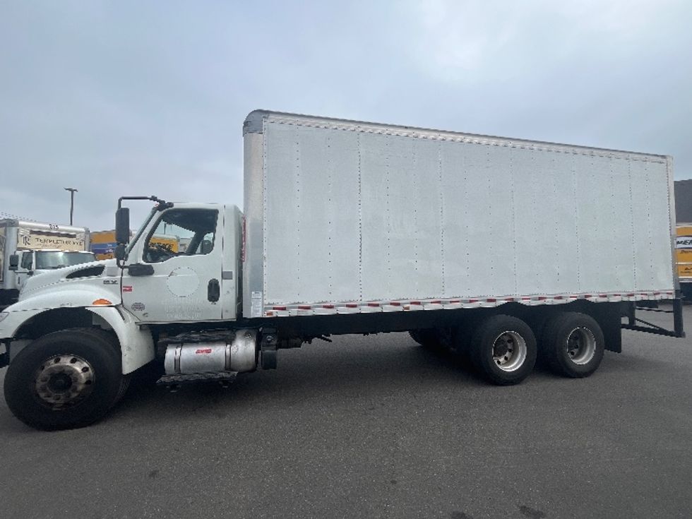 Medium Duty Box Truck-Light and Medium Duty Trucks-International-2020-MV607-Linden-NJ-182,513\n\t\tmiles-$ 39,750 - Image 4