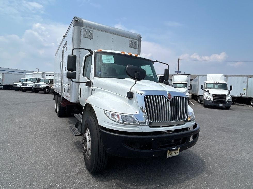 Medium Duty Box Truck-Light and Medium Duty Trucks-International-2020-MV607-Linden-NJ-184,072\n\t\tmiles-$ 55,500 - Image 1