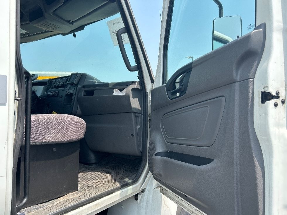 Medium Duty Box Truck-Light and Medium Duty Trucks-International-2020-MV607-Linden-NJ-184,072\n\t\tmiles-$ 55,500 - Image 20