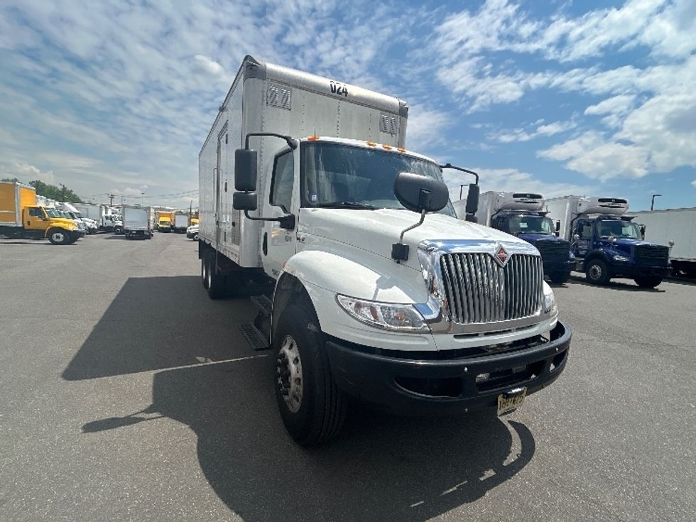 Medium Duty Box Truck-Light and Medium Duty Trucks-International-2020-MV607-Linden-NJ-184,591\n\t\tmiles-$ 55,500 - Image 1