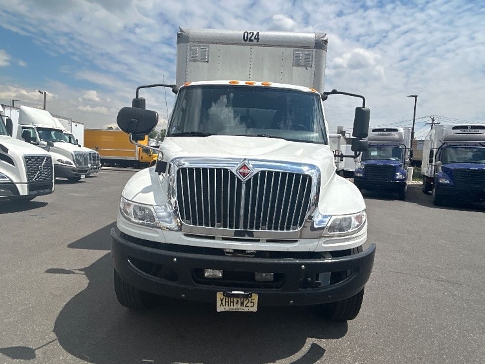 Medium Duty Box Truck-Light and Medium Duty Trucks-International-2020-MV607-Linden-NJ-184,591\n\t\tmiles-$ 55,500 - Image 2