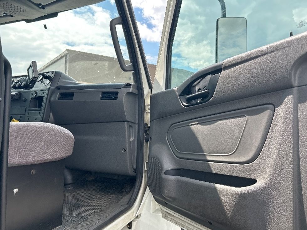 Medium Duty Box Truck-Light and Medium Duty Trucks-International-2020-MV607-Linden-NJ-184,591\n\t\tmiles-$ 55,500 - Image 20