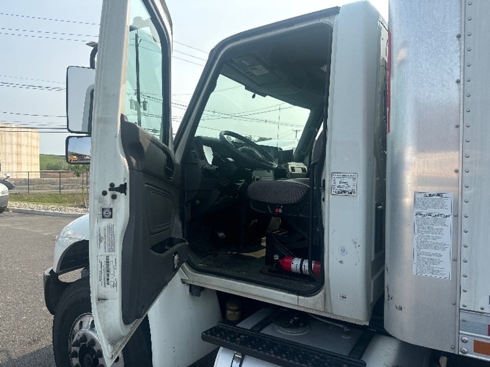 Medium Duty Box Truck-Light and Medium Duty Trucks-International-2020-MV607-Linden-NJ-185,114\n\t\tmiles-$ 54,250 - Image 16