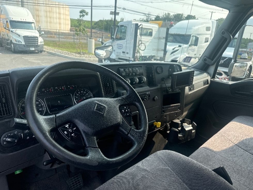 Medium Duty Box Truck-Light and Medium Duty Trucks-International-2020-MV607-Linden-NJ-185,114\n\t\tmiles-$ 54,250 - Image 17