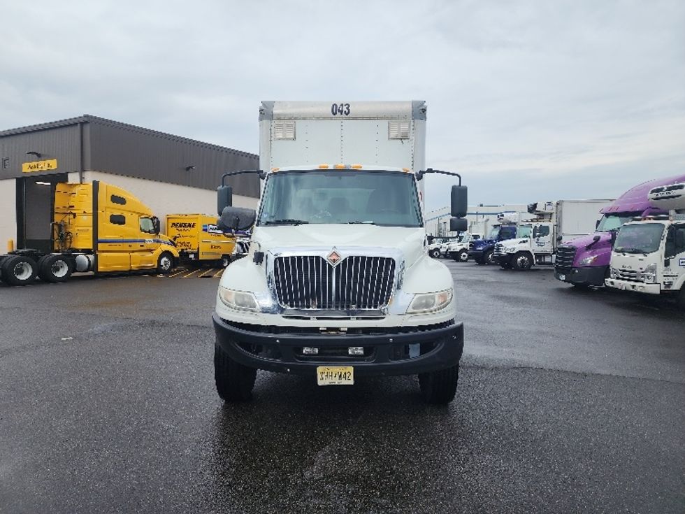 Medium Duty Box Truck-Light and Medium Duty Trucks-International-2020-MV607-Linden-NJ-199,796\n\t\tmiles-$ 53,250 - Image 2