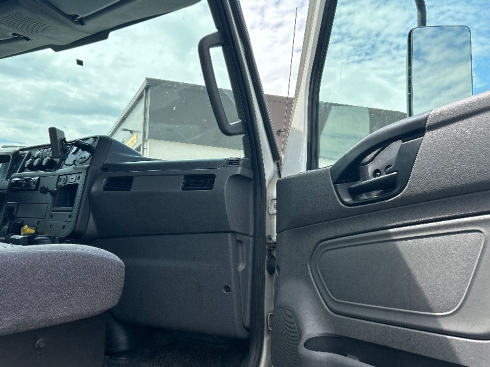 Medium Duty Box Truck-Light and Medium Duty Trucks-International-2020-MV607-Linden-NJ-200,642\n\t\tmiles-$ 53,250 - Image 20