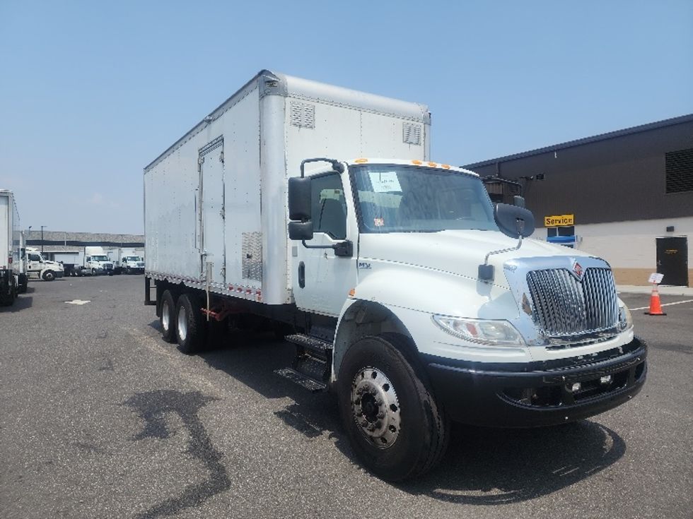 Medium Duty Box Truck-Light and Medium Duty Trucks-International-2020-MV607-Linden-NJ-206,668\n\t\tmiles-$ 52,250 - Image 1
