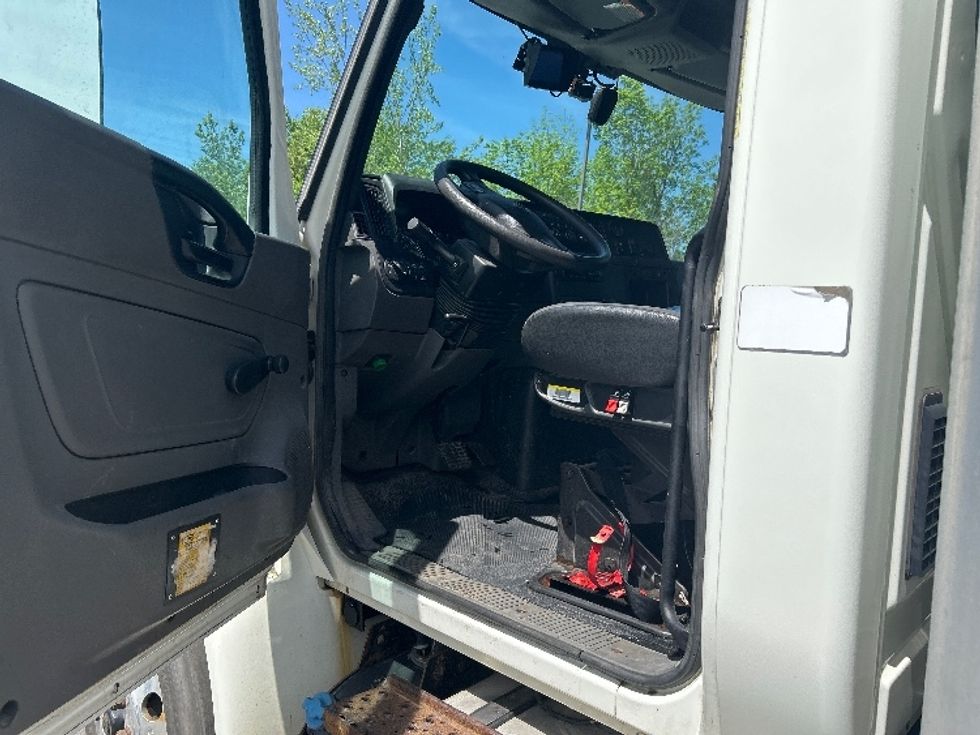 Medium Duty Box Truck-Light and Medium Duty Trucks-International-2020-MV607-Liverpool-NY-103,844\n\t\tmiles-$ 58,000 - Image 16
