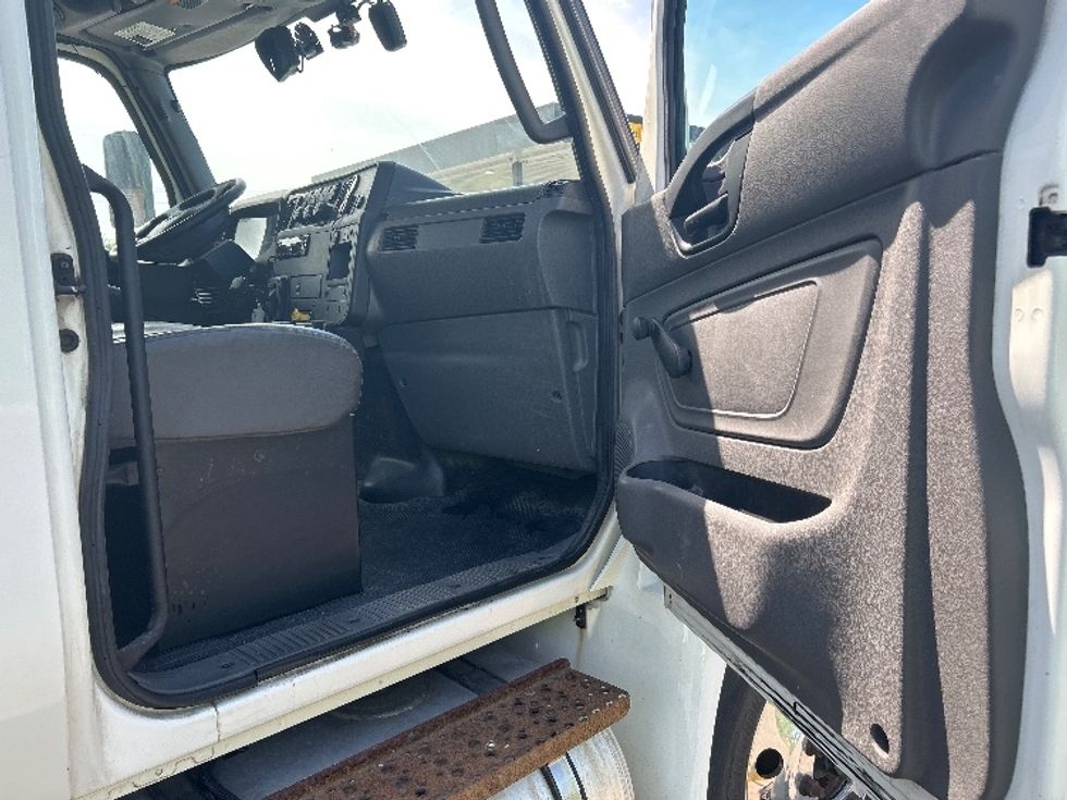 Medium Duty Box Truck-Light and Medium Duty Trucks-International-2020-MV607-Liverpool-NY-103,844\n\t\tmiles-$ 58,000 - Image 20