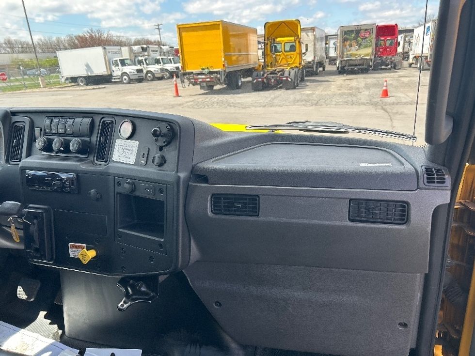 Medium Duty Box Truck-Light and Medium Duty Trucks-International-2020-MV607-Liverpool-NY-121,978\n\t\tmiles-$ 48,750 - Image 21