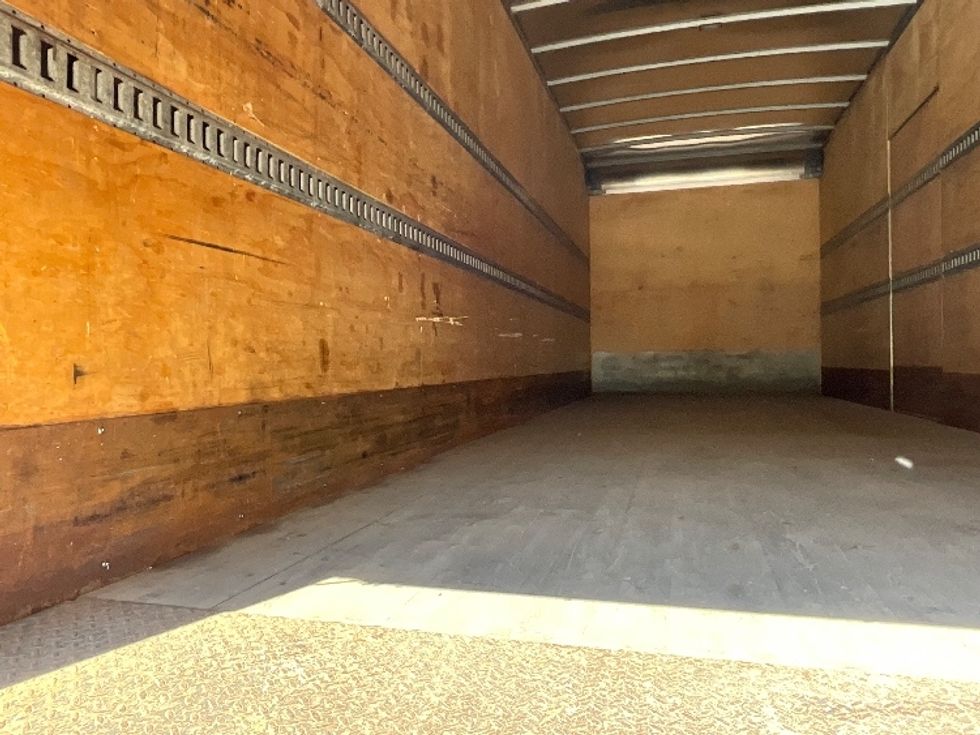 Medium Duty Box Truck-Light and Medium Duty Trucks-International-2020-MV607-London-ON-515,452\n\t\tkm-$ 27,500 - Image 11