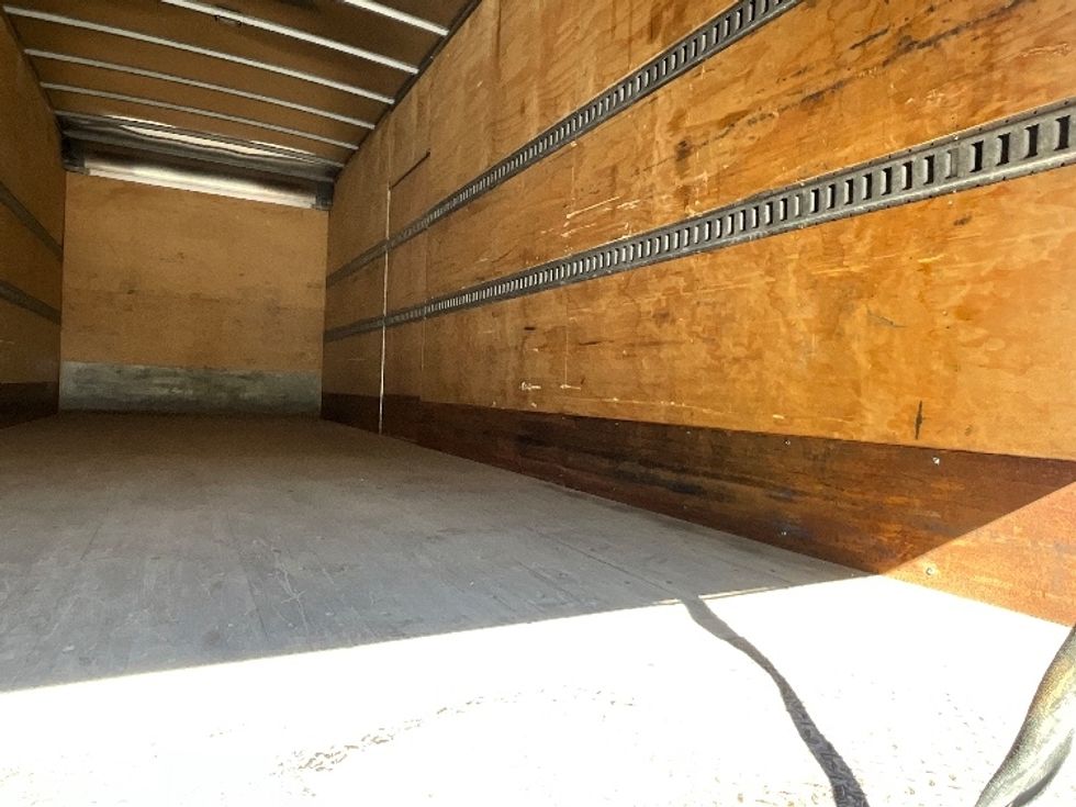 Medium Duty Box Truck-Light and Medium Duty Trucks-International-2020-MV607-London-ON-515,452\n\t\tkm-$ 27,500 - Image 12