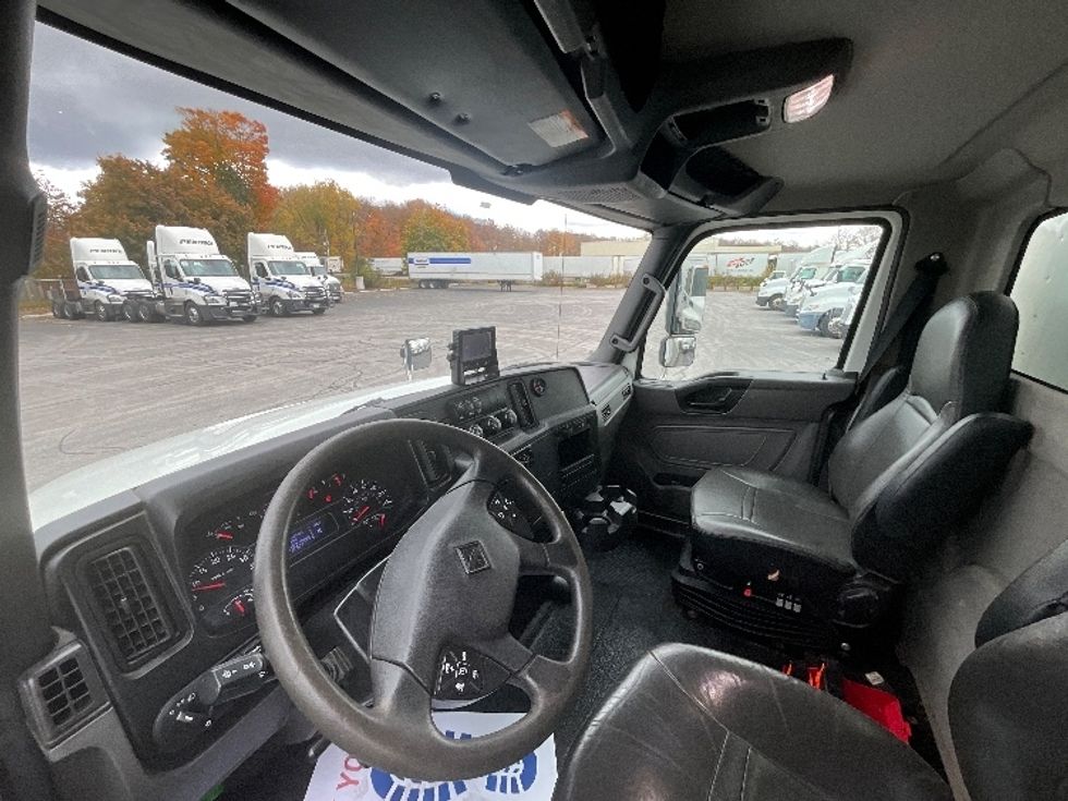 Medium Duty Box Truck-Light and Medium Duty Trucks-International-2020-MV607-London-ON-515,452\n\t\tkm-$ 27,500 - Image 18