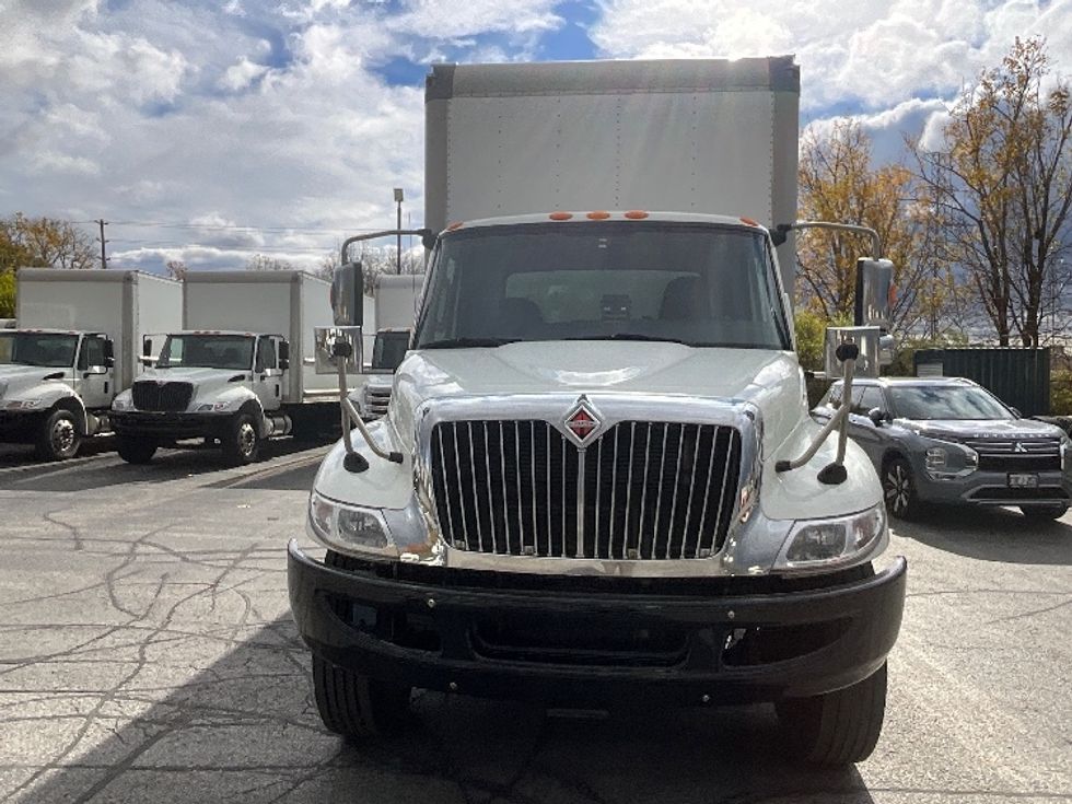 Medium Duty Box Truck-Light and Medium Duty Trucks-International-2020-MV607-London-ON-515,452\n\t\tkm-$ 27,500 - Image 2