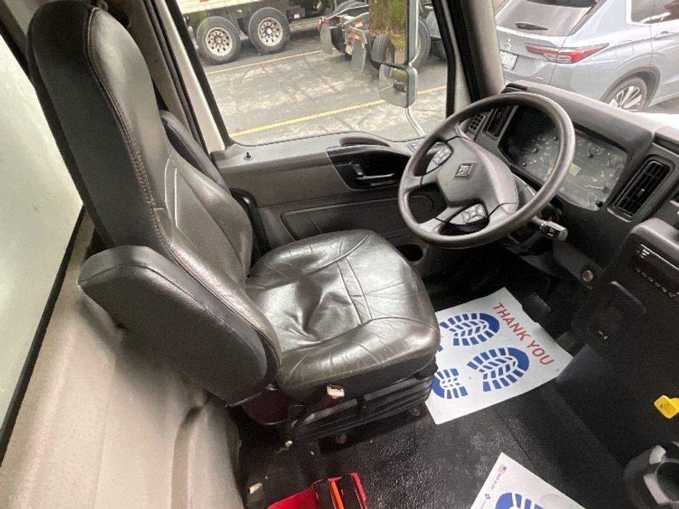 Medium Duty Box Truck-Light and Medium Duty Trucks-International-2020-MV607-London-ON-515,452\n\t\tkm-$ 27,500 - Image 22