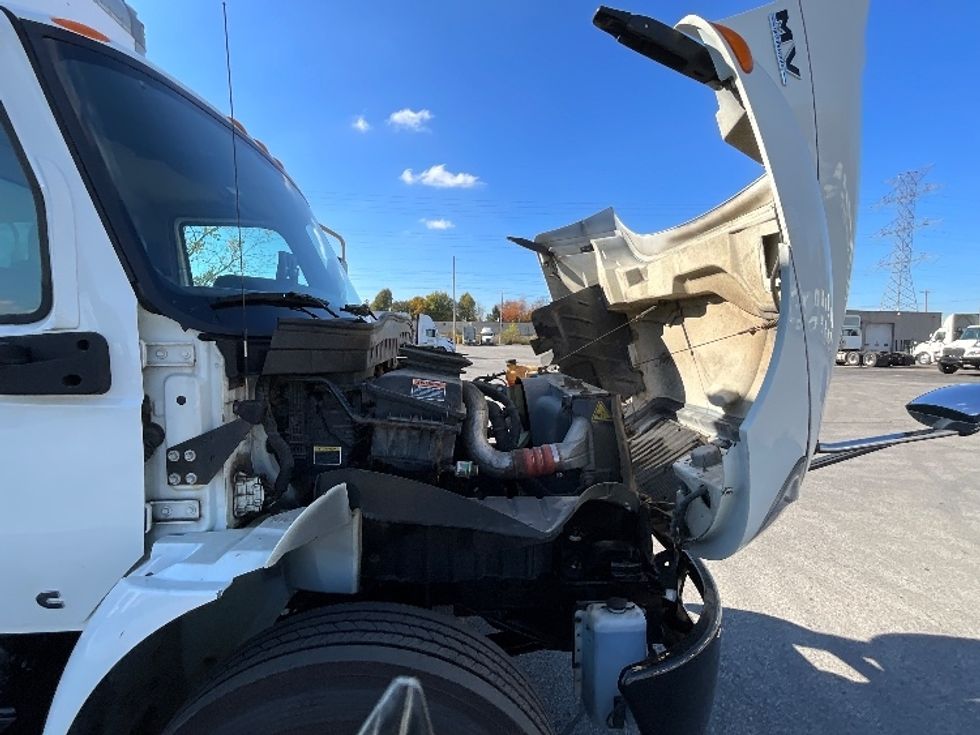 Medium Duty Box Truck-Light and Medium Duty Trucks-International-2020-MV607-London-ON-515,452\n\t\tkm-$ 27,500 - Image 23