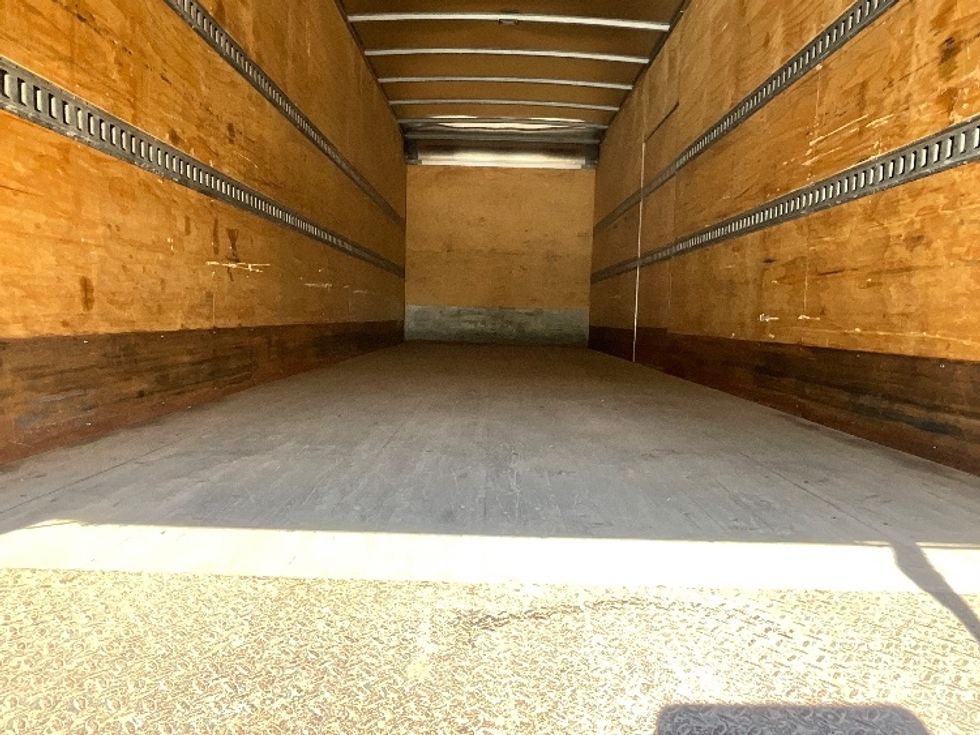 Medium Duty Box Truck-Light and Medium Duty Trucks-International-2020-MV607-London-ON-515,452\n\t\tkm-$ 27,500 - Image 8