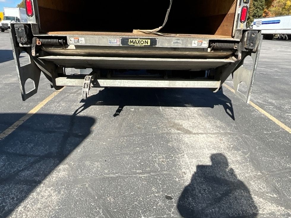 Medium Duty Box Truck-Light and Medium Duty Trucks-International-2020-MV607-London-ON-515,452\n\t\tkm-$ 27,500 - Image 9