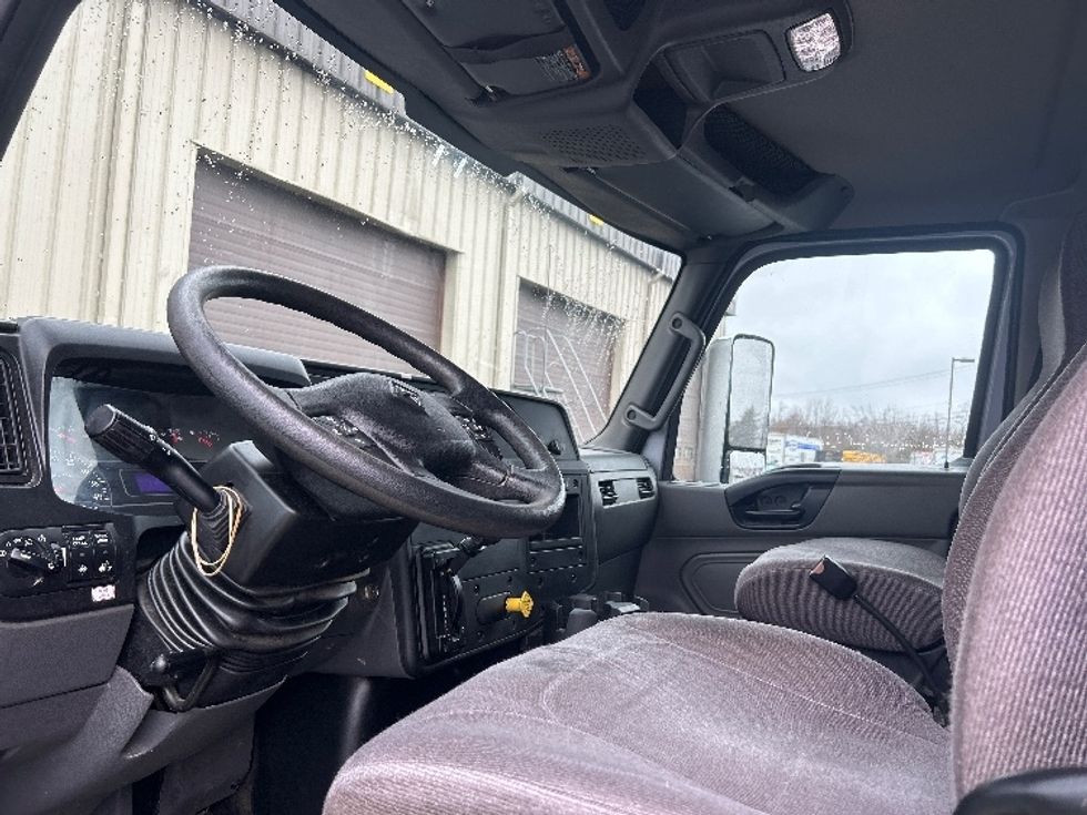 Medium Duty Box Truck-Light and Medium Duty Trucks-International-2020-MV607-Londonderry-NH-138,860\n\t\tmiles-$ 53,000 - Image 16