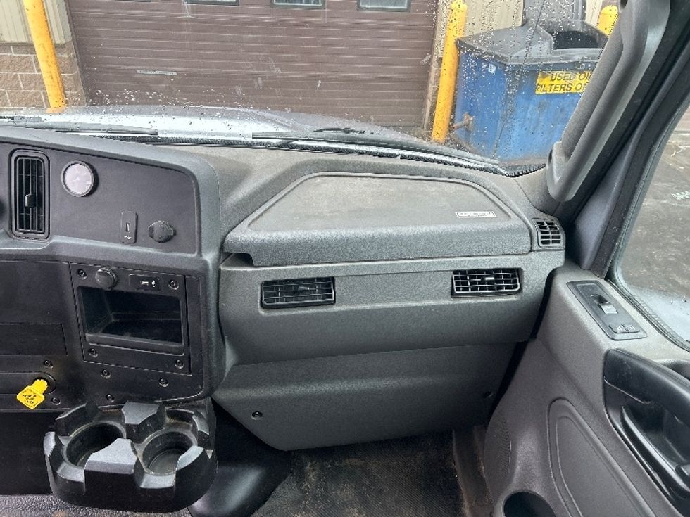 Medium Duty Box Truck-Light and Medium Duty Trucks-International-2020-MV607-Londonderry-NH-138,860\n\t\tmiles-$ 53,000 - Image 20