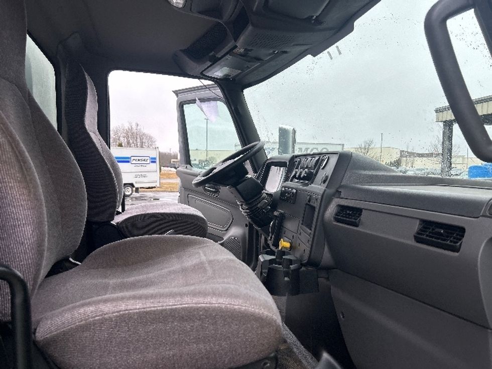 Medium Duty Box Truck-Light and Medium Duty Trucks-International-2020-MV607-Londonderry-NH-138,860\n\t\tmiles-$ 53,000 - Image 21