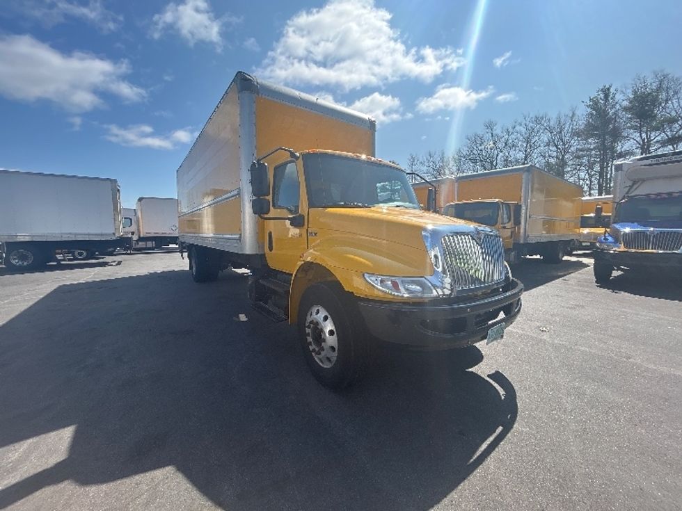 Medium Duty Box Truck-Light and Medium Duty Trucks-International-2020-MV607-Londonderry-NH-205,242\n\t\tmiles-$ 37,250 - Image 1