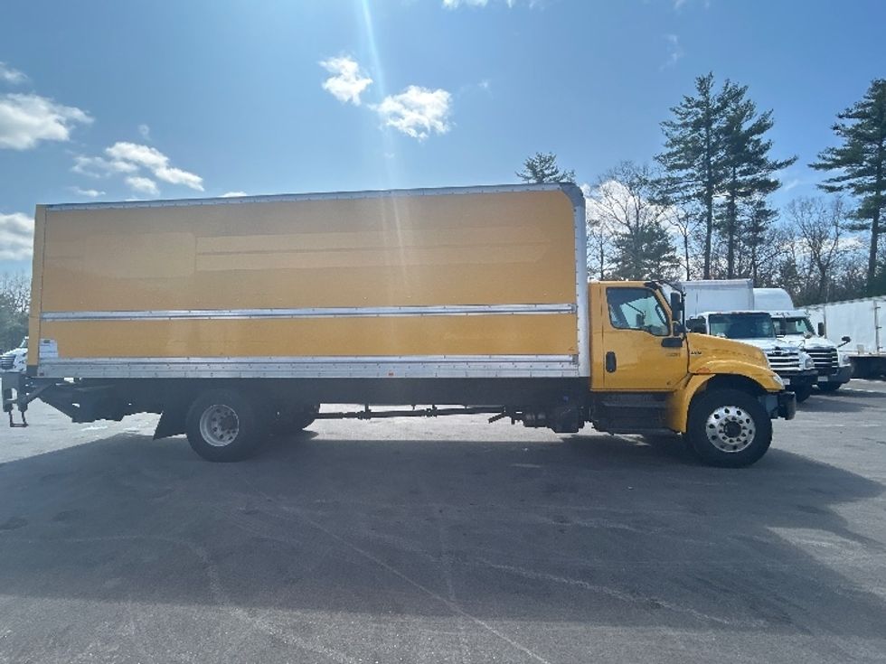 Medium Duty Box Truck-Light and Medium Duty Trucks-International-2020-MV607-Londonderry-NH-205,242\n\t\tmiles-$ 37,250 - Image 15