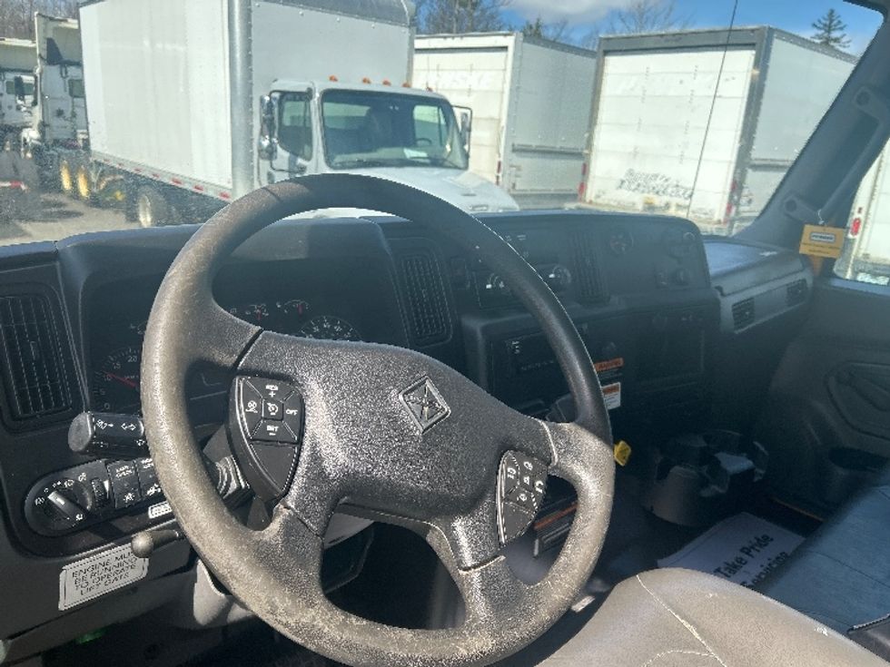 Medium Duty Box Truck-Light and Medium Duty Trucks-International-2020-MV607-Londonderry-NH-205,242\n\t\tmiles-$ 37,250 - Image 17