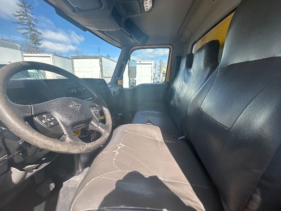 Medium Duty Box Truck-Light and Medium Duty Trucks-International-2020-MV607-Londonderry-NH-205,242\n\t\tmiles-$ 37,250 - Image 19