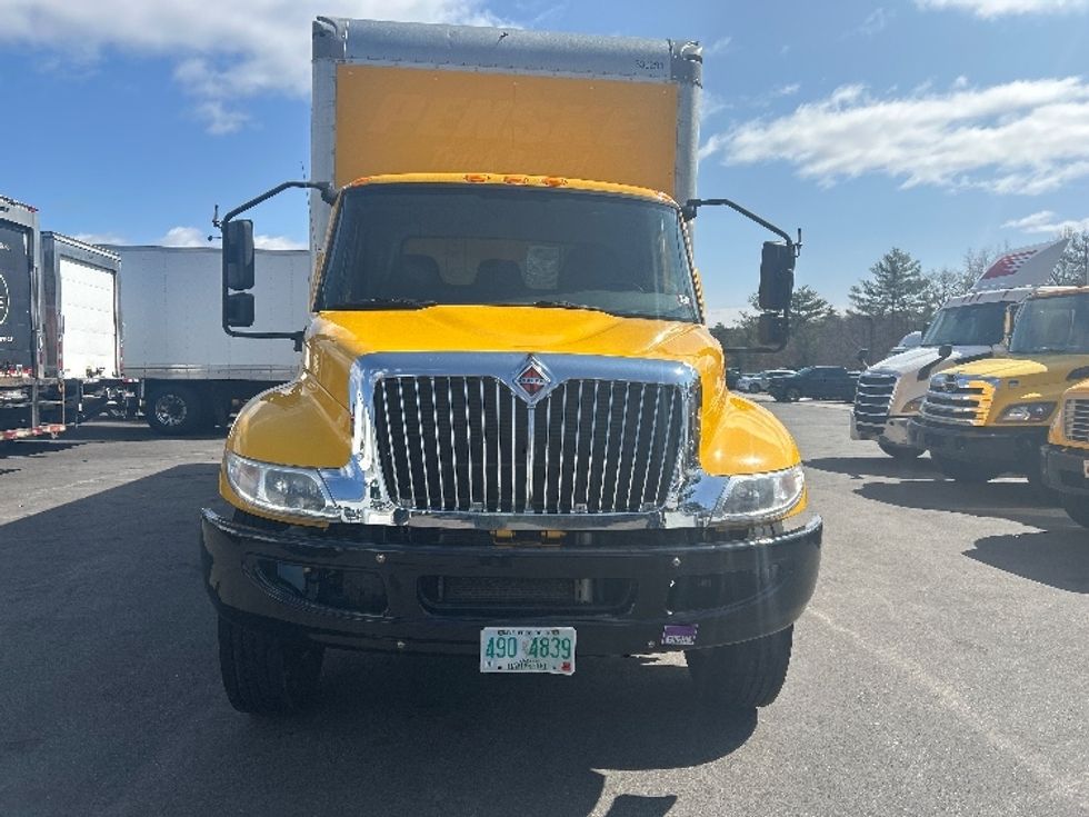 Medium Duty Box Truck-Light and Medium Duty Trucks-International-2020-MV607-Londonderry-NH-205,242\n\t\tmiles-$ 37,250 - Image 2